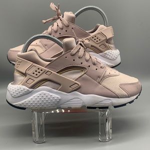 Nike Huarache Run SE "Prism Pink/White" Size 6.5 (8 Women)